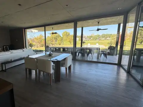 Casa 7 ambientes con 3 baños