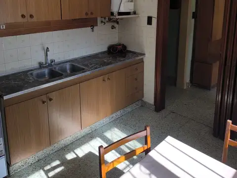Venta Casa 4 Ambientes con Departamento de 2 Ambientes Al Fondo – Excelente Lote de 10 X 46 – Berazategui.