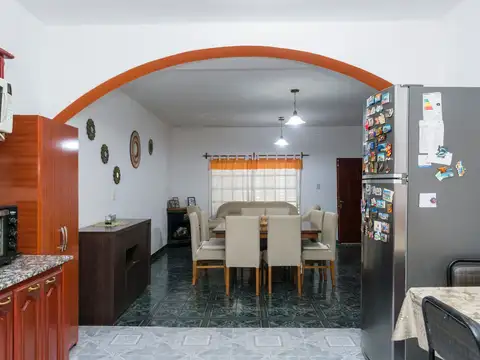 Casa 7 ambientes con 3 baños