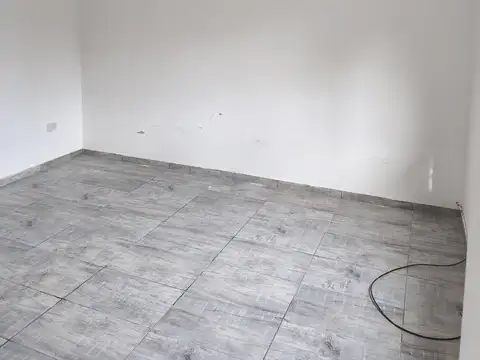 COLON 400, Piso 1