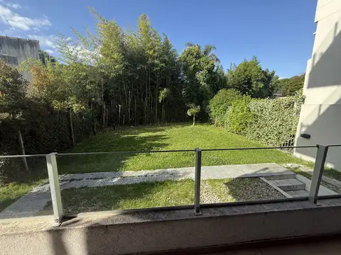 Único Contrafrente con terraza y salida a Jardín 