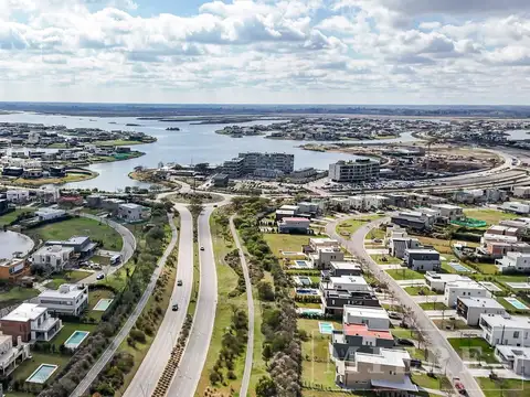 Lote en venta a la laguna en Puertos barrio Muelles