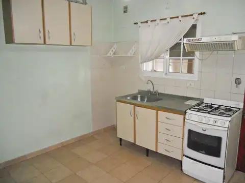 Casa 3 ambientes con 1 baño