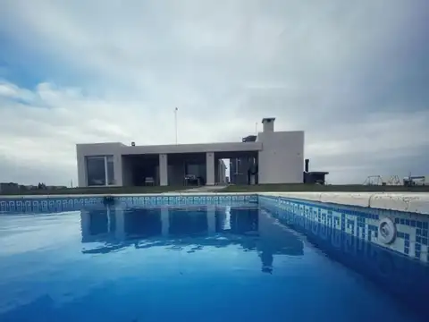 Casa  tres dormitorios- La Faustina Brandsen 