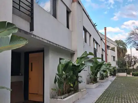 Casa 7 ambientes con 4 baños