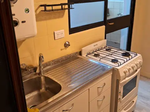 Amplio y Luminoso 2amb. con balcon lavadero- Frente a Subte Emilio Mitre y Parque Chacabuco- cocina y lavadero separados 