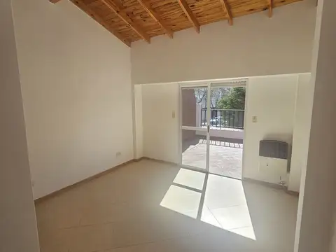 Depto Tipo Casa en Alquiler de 1 dormitorio