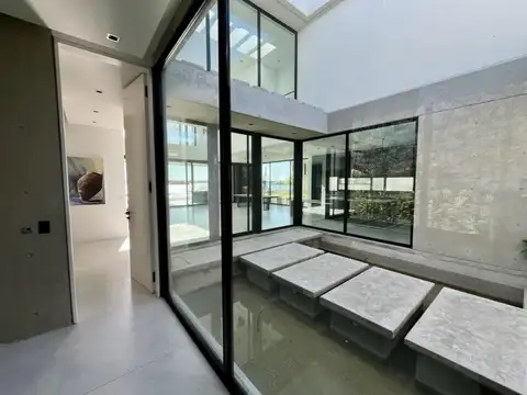 Casa 7 ambientes con 5 baños