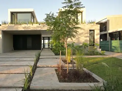 Venta Casa - Barrio Marinas - Puertos del Lago - financiable