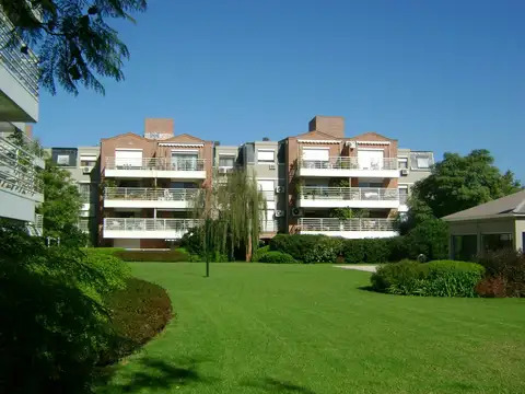 Departamento en Venta San Isidro, Condominio Casas Del Puerto, gran balcón, cochera