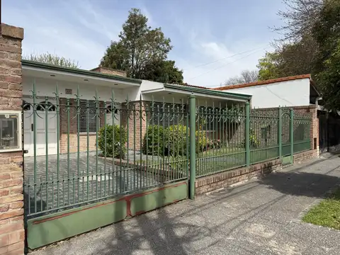 Venta Casa con Jardin en Adrogue