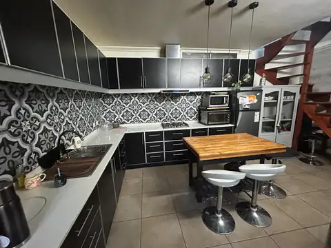 Depto Tipo Casa 4 ambientes con 2 baños