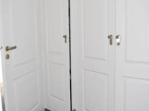 Casa en Alquiler con 2 cocheras