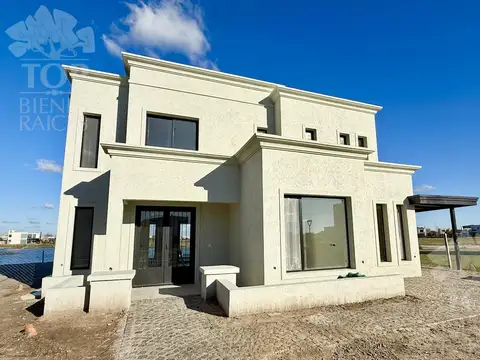 Casa 6 ambientes con 4 baños