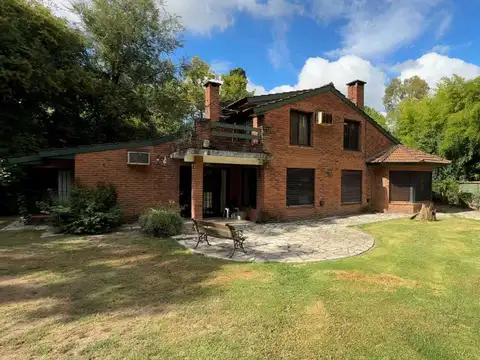 Venta CASA excelente ubicación 3/4 Dorm gran Lote