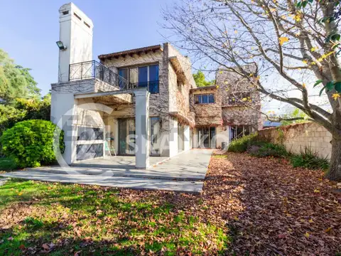 VENTA CASA, 3 DORMITORIOS, PISCINA,PARQUE, COCHERA, CASA AUXILIAR , VILLA AMELIA.
