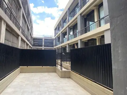 Departamento duplex en venta en La Boca con patio