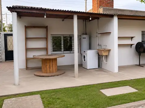 CASA VENTA MERLO QUINCHO Y JARDIN 300 MT2