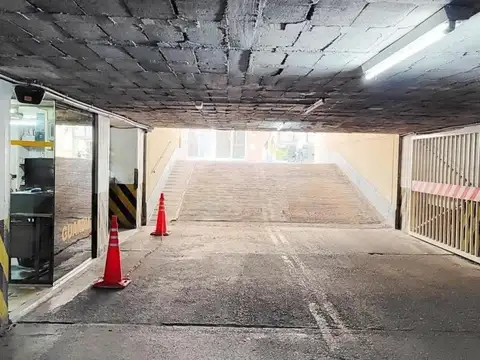 Venta de 3 Cocheras en oportunidad a metros de Tribunales !!