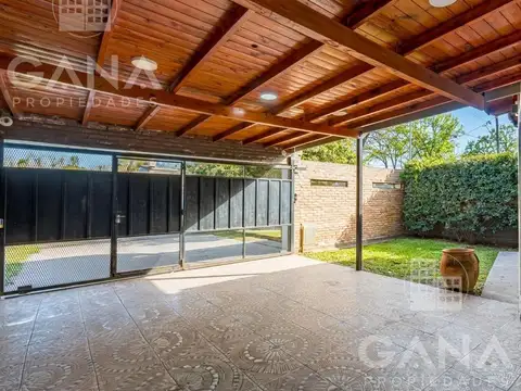 Casa 5 ambientes con 2 baños