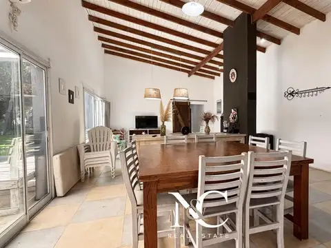 Casa en Venta con 2 cocheras