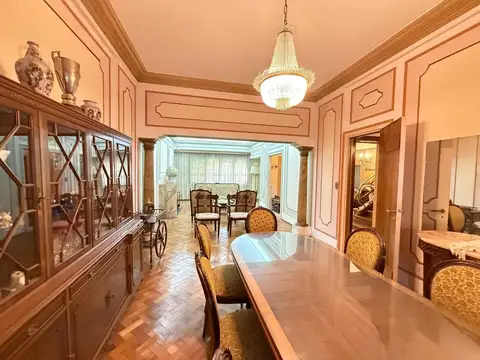 Casa en Alquiler con 2 cocheras