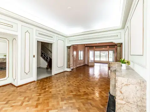 Casa en Alquiler con 2 cocheras