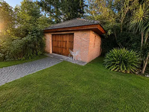 Casa en Venta con 2 cocheras