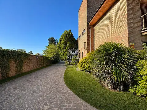 Casa 7 ambientes con 3 baños