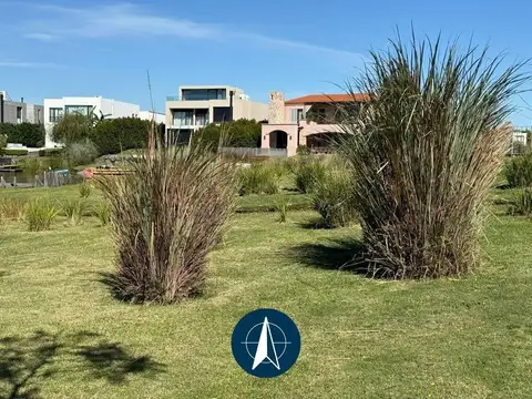 Lote en venta en Barrio Castaños Nordelta. Interno primera línea
