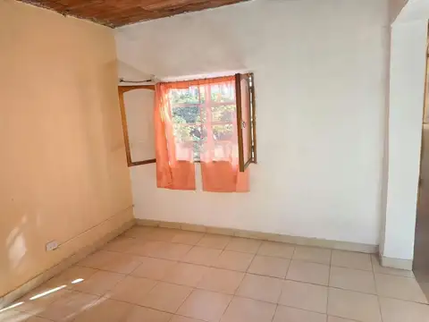 Casa 6 ambientes con 2 baños