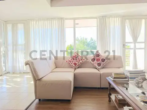 Casa 6 ambientes con 2 baños