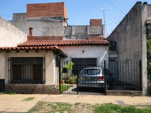 GRAN OPORTUNIDAD ! CASA EN LOTE PROPIO DE 3 AMBIENTES