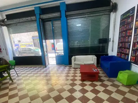 AMPLIO LOCAL UBICADO EN EL CORAZÓN DE BALVANERA