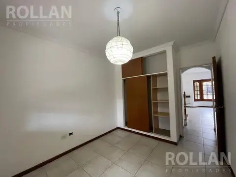 Casa en Alquiler con 2 cocheras