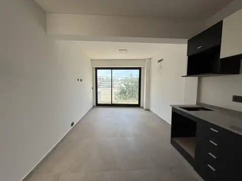 Oficinas en alquiler a con balcon al frente y patio de uso exclusivo