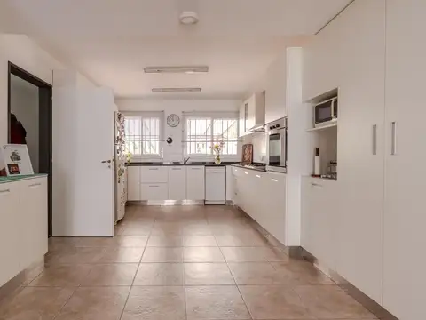 Casa 6 ambientes con 3 baños