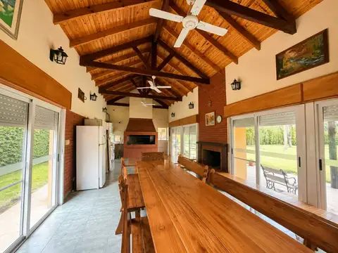 Casa en Venta con 2 cocheras