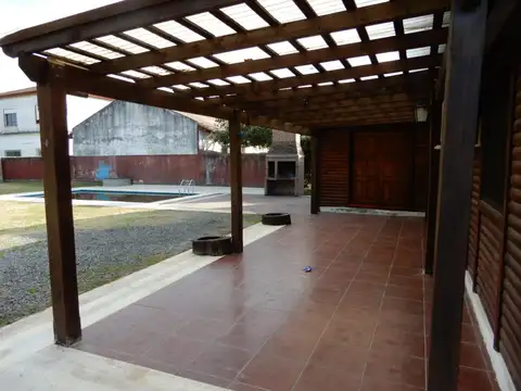 Casa en Alquiler con 1 cochera