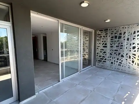 Av. Laplace esq. Julio Verne. Villa Belgrano 500