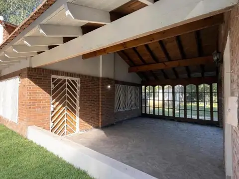 Casa en Venta con 2 cocheras