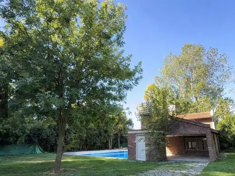 Casa 6 ambientes con 2 baños
