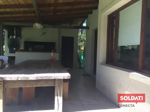 Casa 6 ambientes con 2 baños