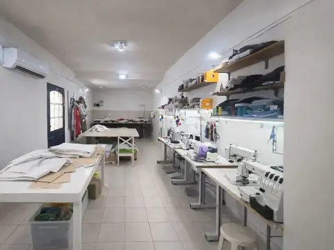 Casa 7 ambientes con 2 baños