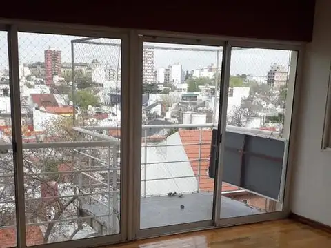 Departamento 3 ambientes 2 baños frente con balcon a 3 cuadras de Cuenca