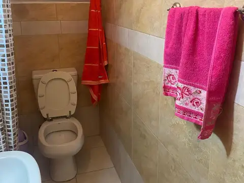 Casa 5 ambientes con 2 baños
