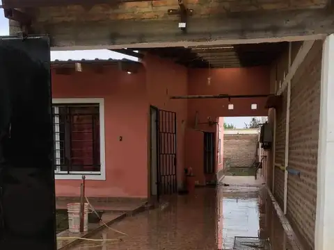 Casa 5 ambientes con 1 baño