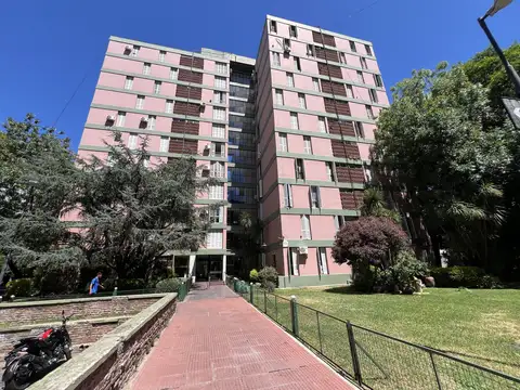 Depto de 3 amb, muy luminoso y ventilado. Bajas expensas