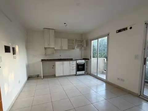 DEPARTAMENTO 2 AMB CON COCHERA Y BALCON EN ALQUILER