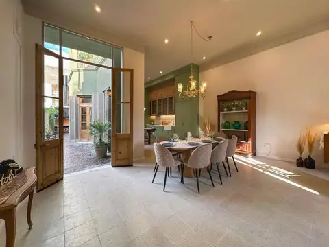 VENTA Casa de Diseño de tres dormitorios con Patio y Piscina